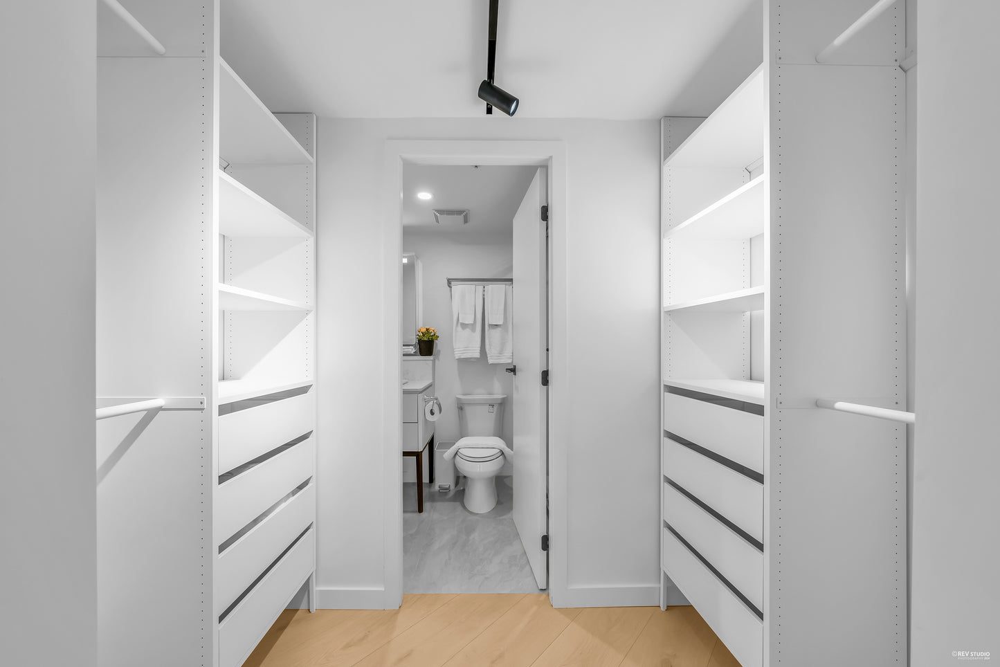 2B2B Vancouver Condo - Main Image